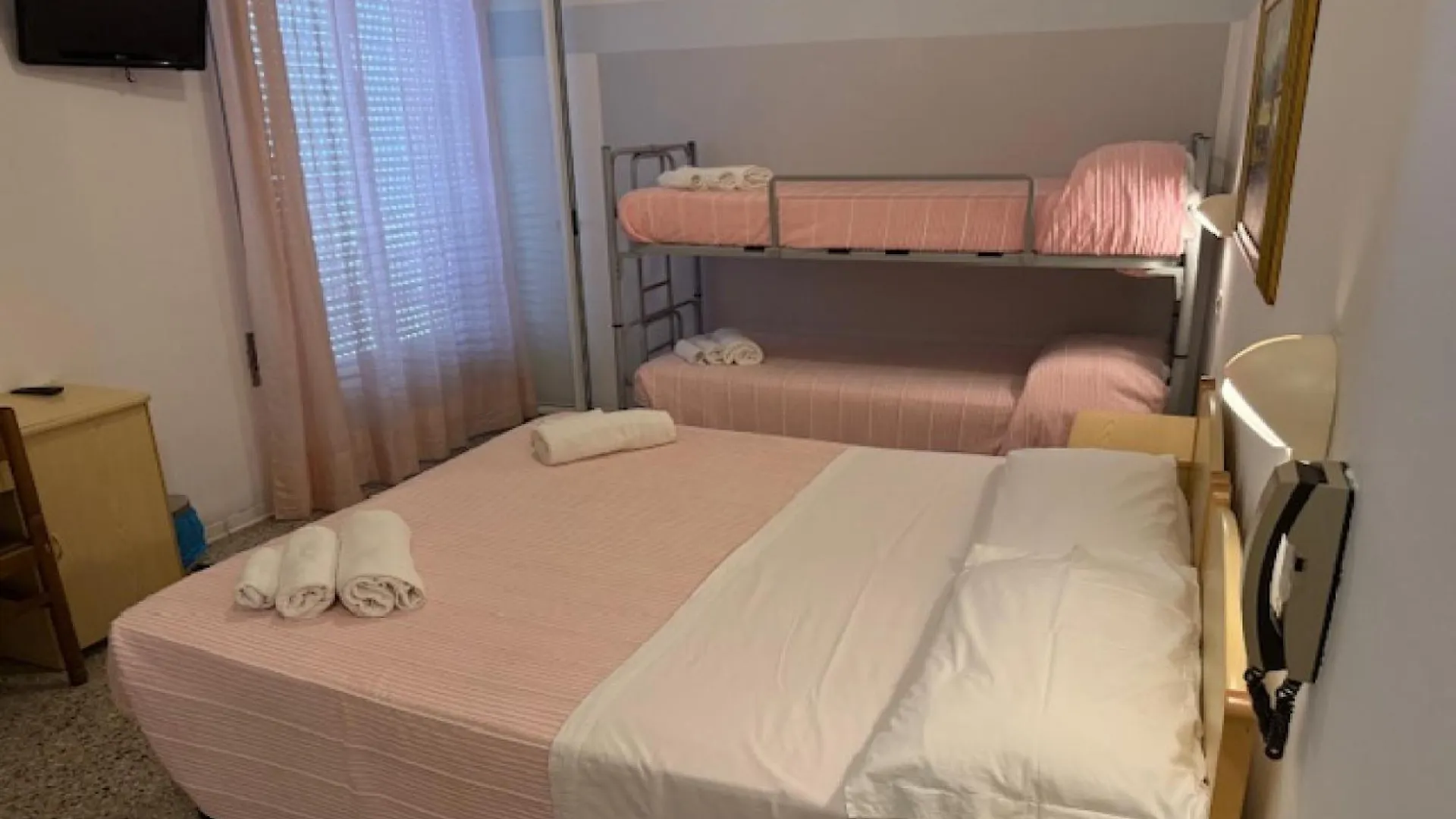 Hotel Nives 리미니