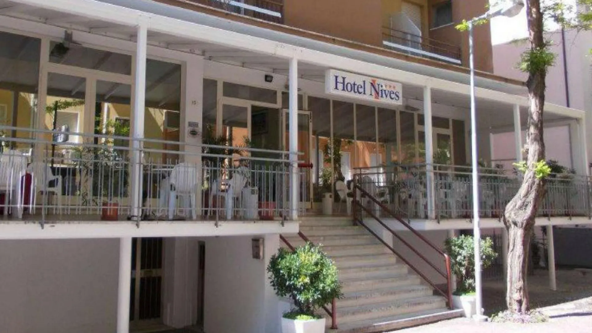 Hotel Nives 리미니